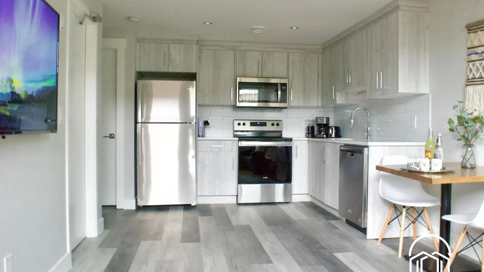Lägenhet Modern 1Br Home Full Kitchen Smarttv YYC