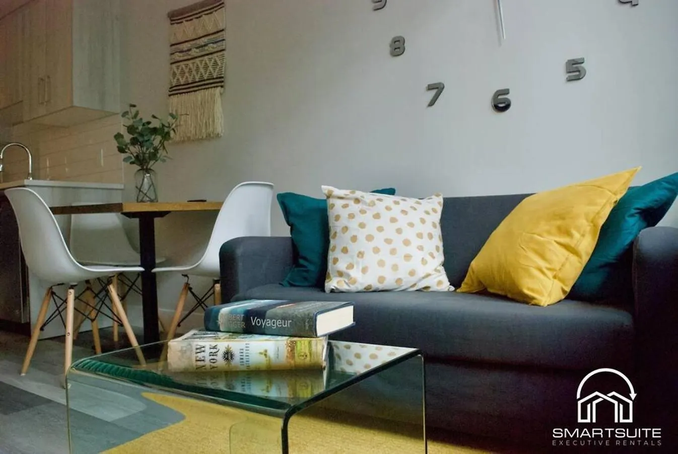 Lägenhet Modern 1Br Home Full Kitchen Smarttv YYC